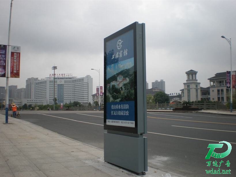 ����V����